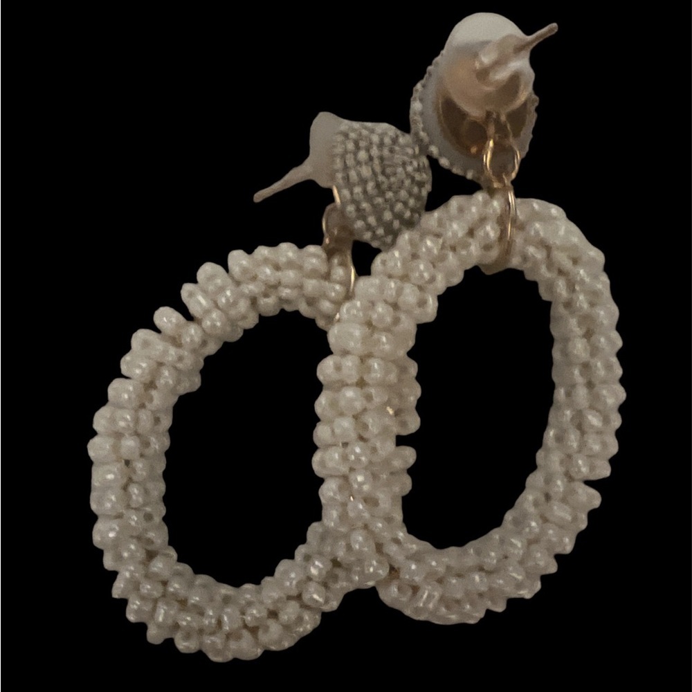 COPY - White seed bead oval hoop earrings